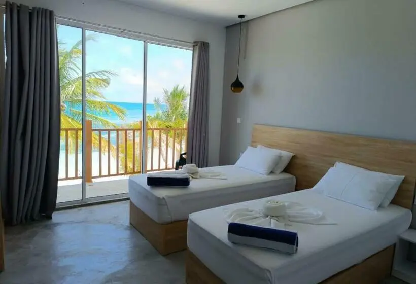 اتاق سه نفره دلوکس با چشم‌انداز دریا, The Sunset Villa
