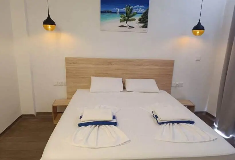 اتاق لوکس با چشم‌انداز دریا, The Sunset Villa