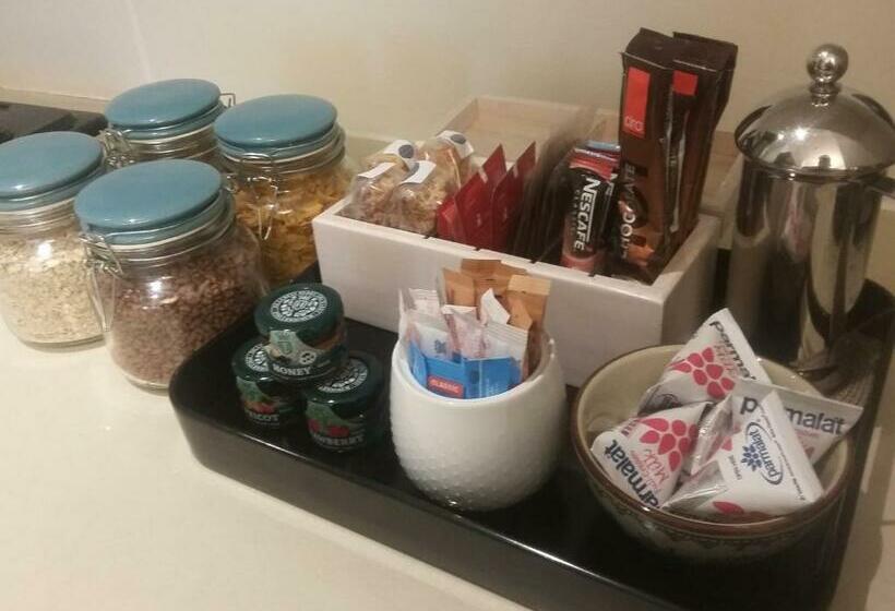 سوییت, Auberge Daniella