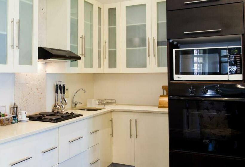 سوییت, Auberge Daniella