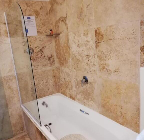 سوییت, Auberge Daniella