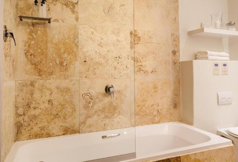 سوییت, Auberge Daniella