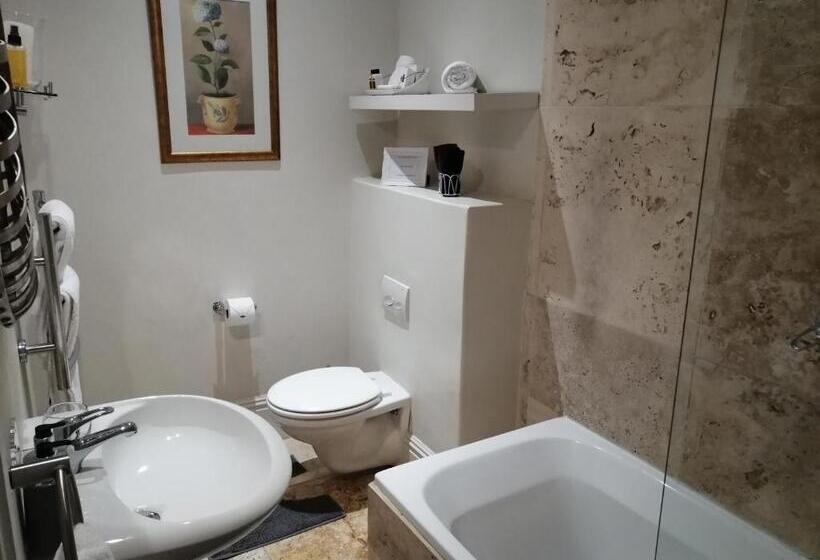 سوییت, Auberge Daniella