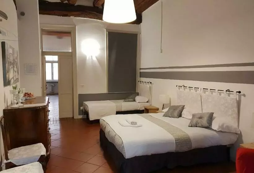 اتاق استاندارد سه تخته با سرویس بهداشتی مشترک, La Maison