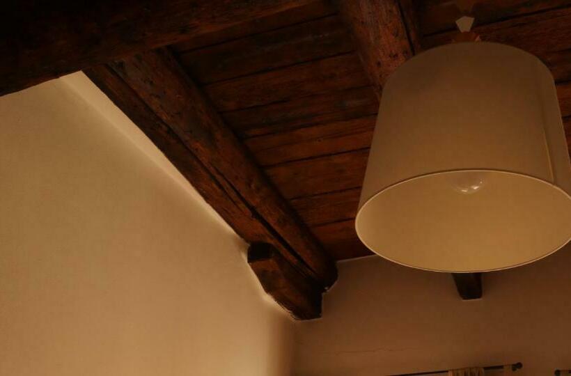 اتاق استاندارد سه تخته با سرویس بهداشتی مشترک, La Maison