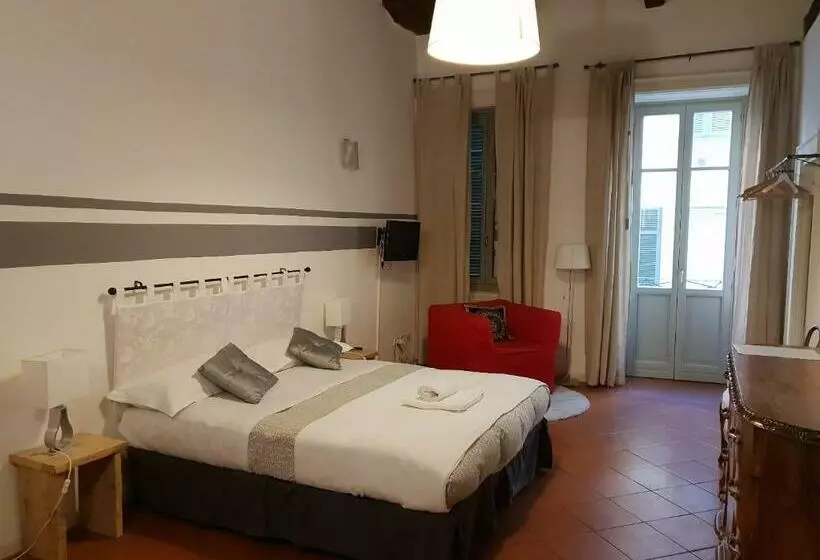 اتاق استاندارد سه تخته با سرویس بهداشتی مشترک, La Maison