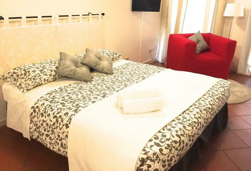 اتاق استاندارد سه تخته با سرویس بهداشتی مشترک, La Maison