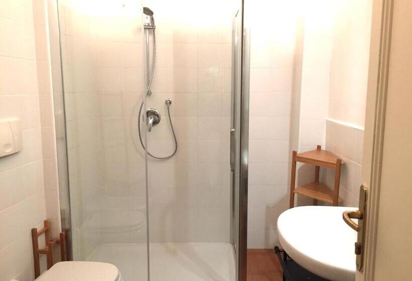 اتاق استاندارد با سرویس بهداشتی مشترک, La Maison