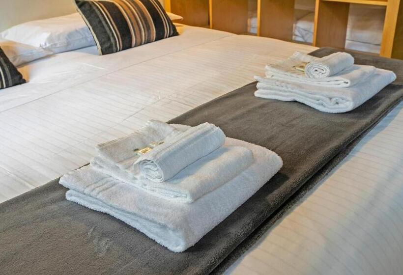 استودیوی استاندارد, La Maison