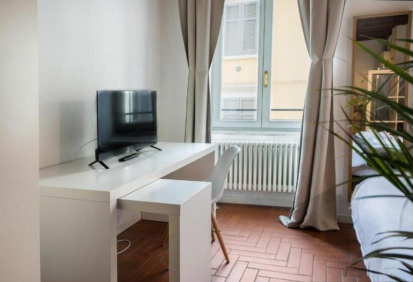 استودیوی استاندارد, La Maison