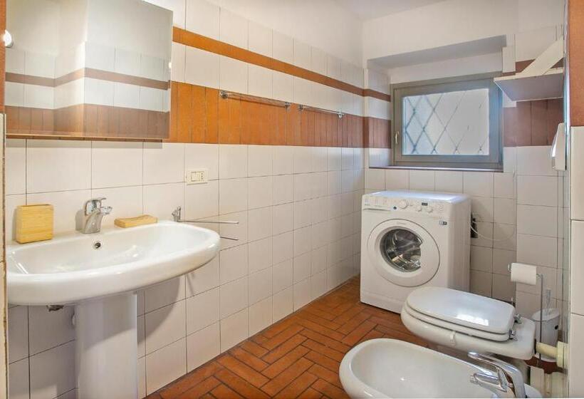 استودیوی استاندارد, La Maison