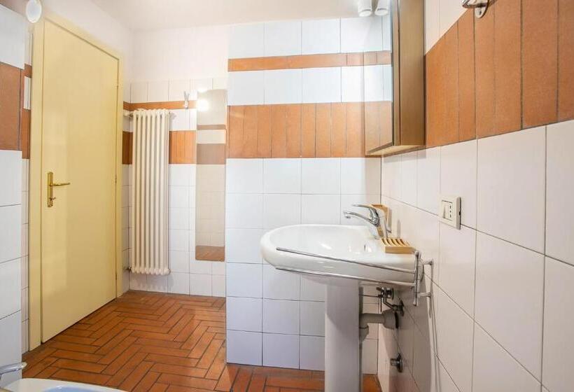 استودیوی استاندارد, La Maison