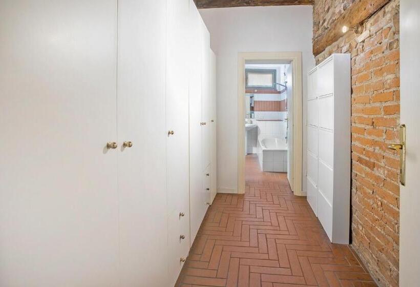 استودیوی استاندارد, La Maison