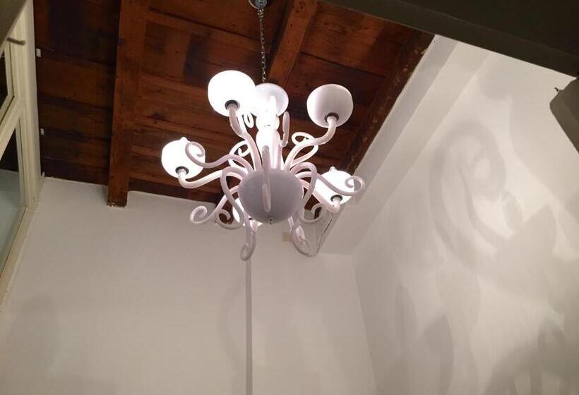 اتاق استاندارد سه نفره, La Maison