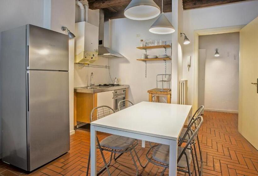 استودیوی استاندارد, La Maison