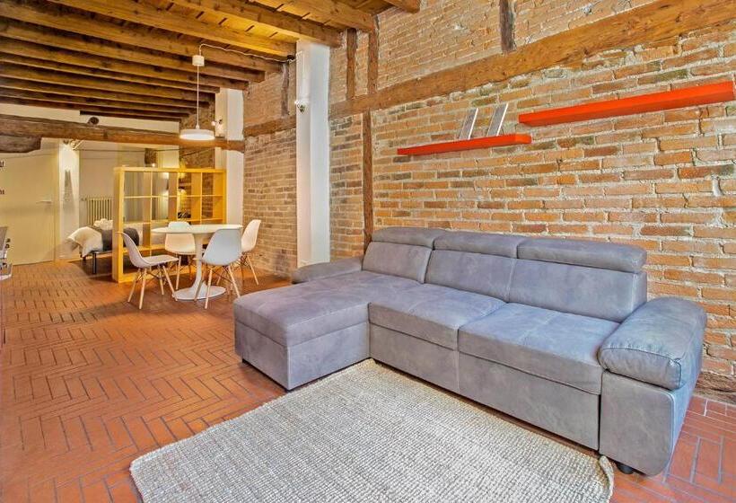 استودیوی استاندارد, La Maison