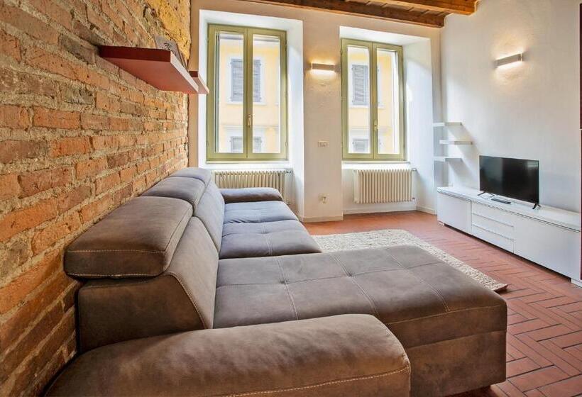 استودیوی استاندارد, La Maison