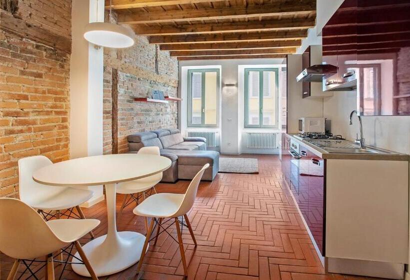استودیوی استاندارد, La Maison