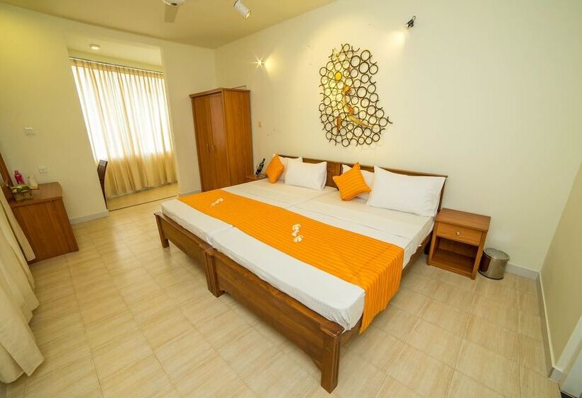 Habitació Triple Deluxe, Range Hotel Kandy