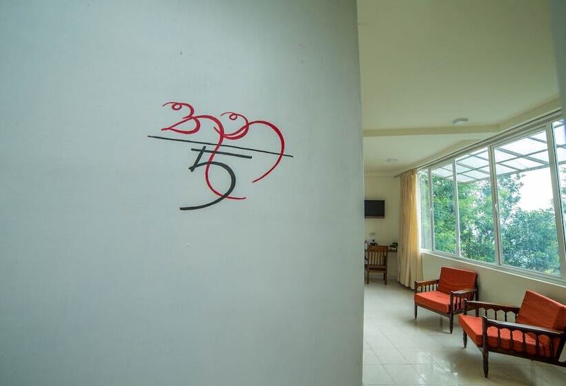 豪华三人间, Range Hotel Kandy