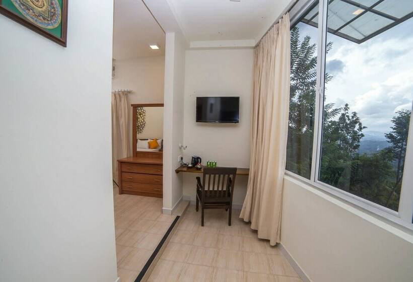Habitació Triple Deluxe, Range Hotel Kandy