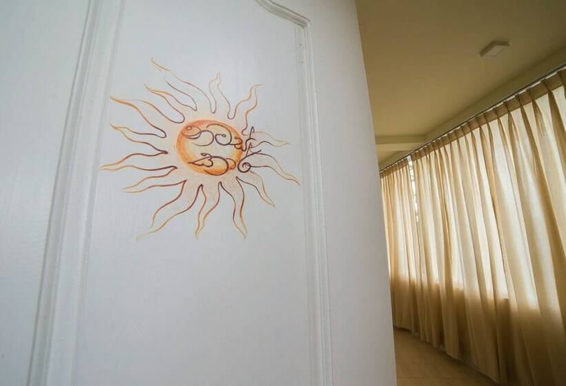 Habitació Triple Deluxe, Range Hotel Kandy