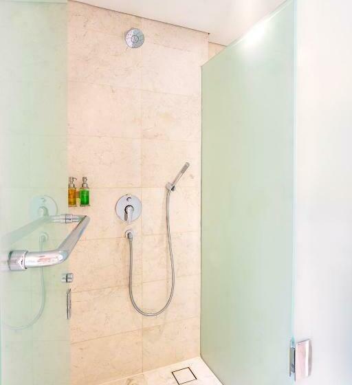 Полулюкс, Claro Kendari