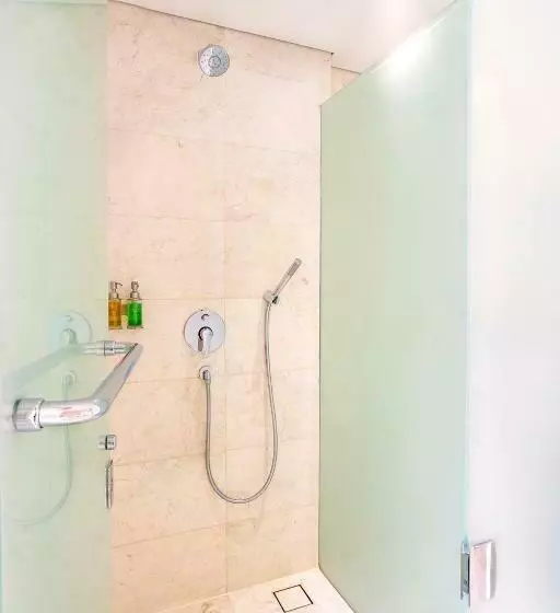 ジュニアスイート, Claro Kendari