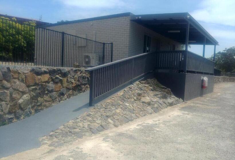 بنجلو عائلى, Eden Motel