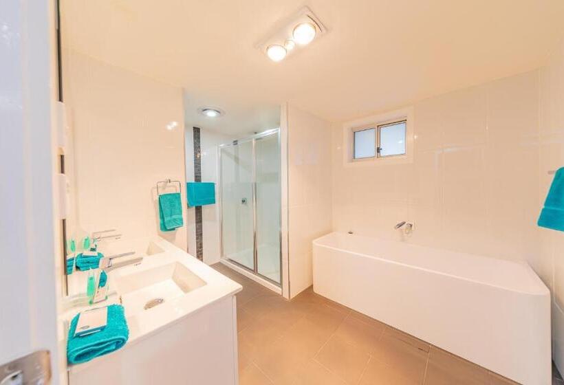 بنجلو عائلى, Eden Motel