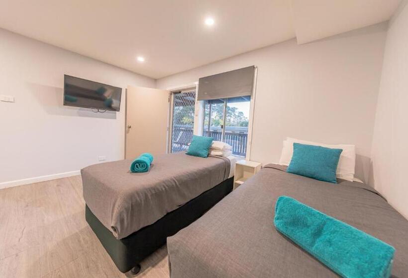 بنجلو عائلى, Eden Motel