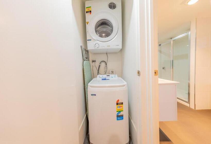 بنجلو عائلى, Eden Motel