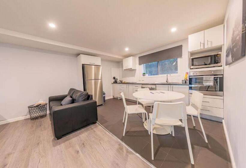 بنجلو عائلى, Eden Motel