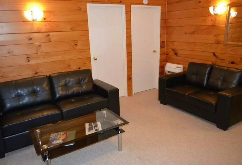 2 Bedrooms Apartment Lake View, Cedarwood Lakeside Motel & Conference Venue