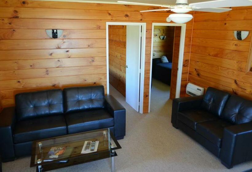 2 Bedrooms Apartment Lake View, Cedarwood Lakeside Motel & Conference Venue