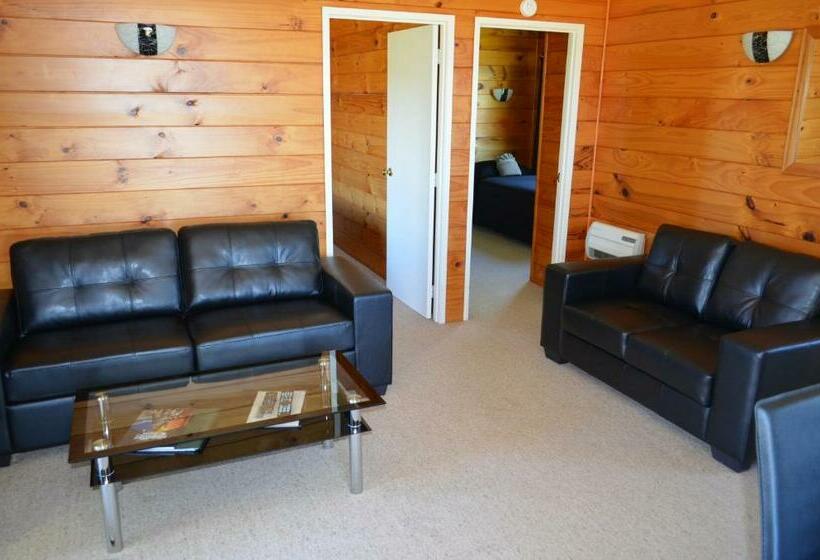 2 Bedrooms Apartment Lake View, Cedarwood Lakeside Motel & Conference Venue