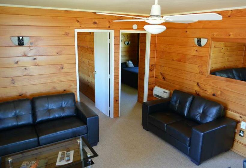 2 Bedrooms Apartment Lake View, Cedarwood Lakeside Motel & Conference Venue