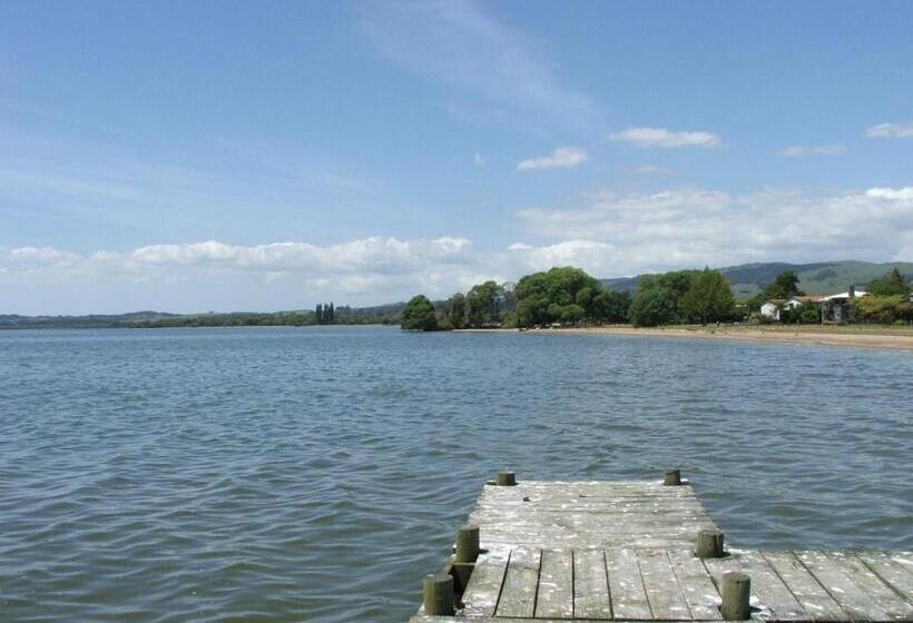 2 Bedrooms Apartment Lake View, Cedarwood Lakeside Motel & Conference Venue