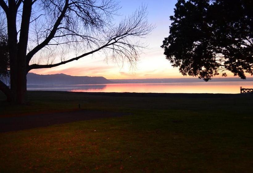 2 Bedrooms Apartment Lake View, Cedarwood Lakeside Motel & Conference Venue