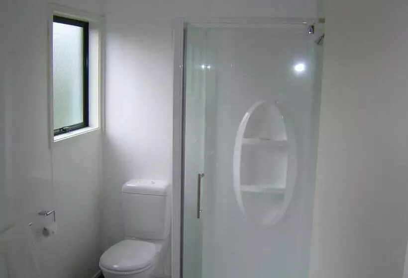 2 Bedrooms Apartment Lake View, Cedarwood Lakeside Motel & Conference Venue