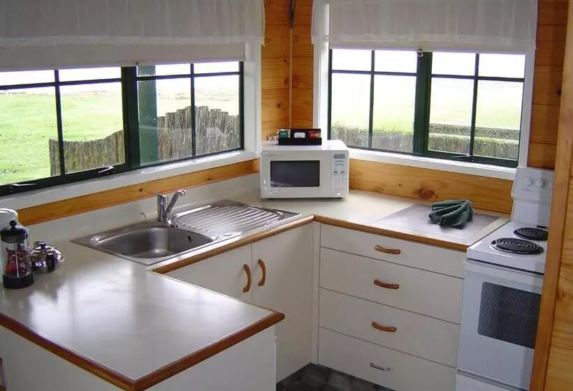 2 Bedrooms Apartment Lake View, Cedarwood Lakeside Motel & Conference Venue