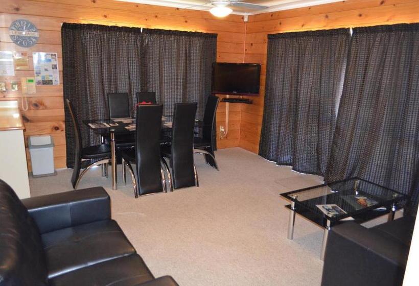 2 Bedrooms Apartment Lake View, Cedarwood Lakeside Motel & Conference Venue