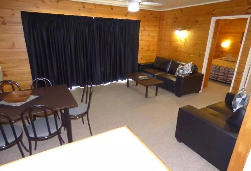 ２ベッドスイートルーム, Cedarwood Lakeside Motel & Conference Venue