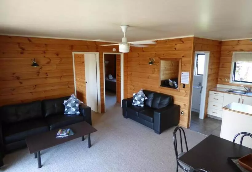 ２ベッドスイートルーム, Cedarwood Lakeside Motel & Conference Venue