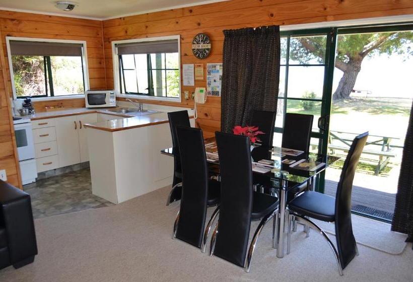 2 Bedrooms Apartment Lake View, Cedarwood Lakeside Motel & Conference Venue
