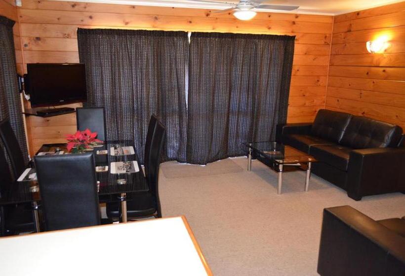 2 Bedrooms Apartment Lake View, Cedarwood Lakeside Motel & Conference Venue