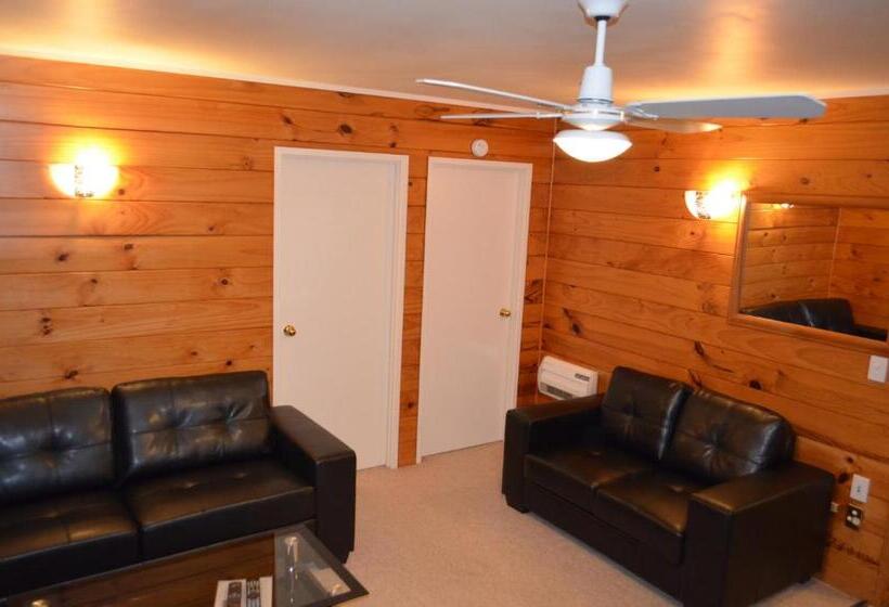 2 Bedrooms Apartment Lake View, Cedarwood Lakeside Motel & Conference Venue