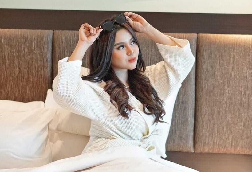 Полулюкс, Claro Kendari