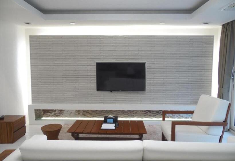 סוויטה מלכותית, Healthcare Town Resort