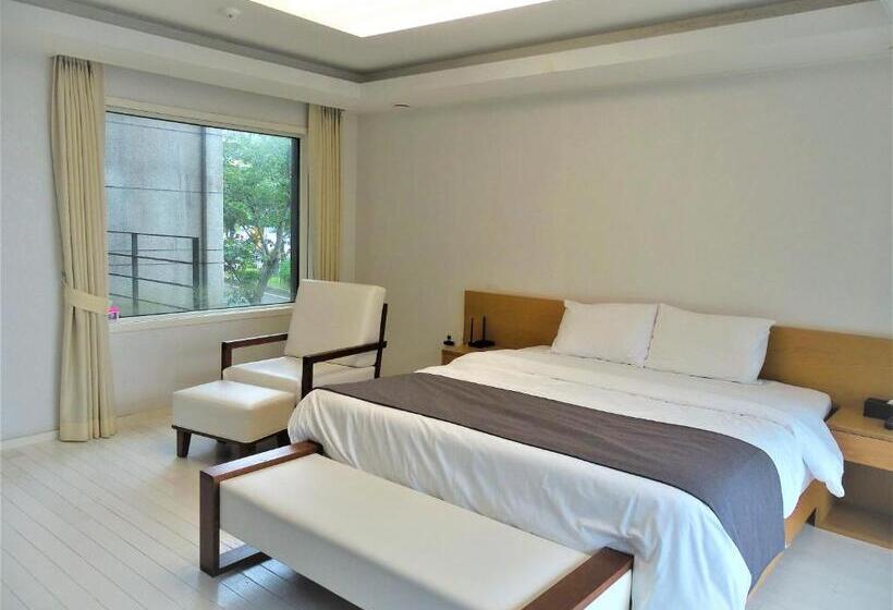 סוויטה מלכותית, Healthcare Town Resort